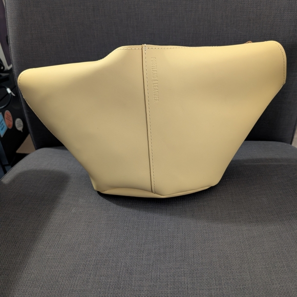 PLG Large Kangaroo in Vanilla - Picture 4 of 11